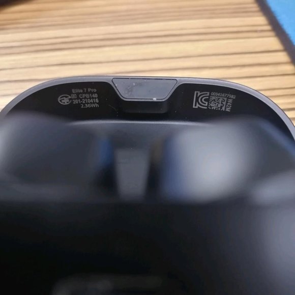 Wireless Bluetooth earbuds - Picture 2 of 4